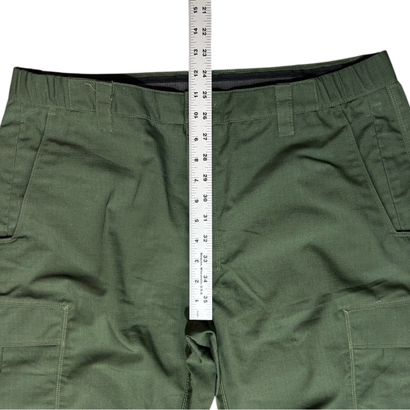 Men's Green Cargo Pants - Picture 4 of 9